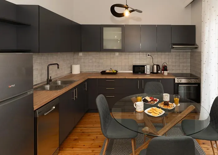 Prime Location - 2 Bd Boutique