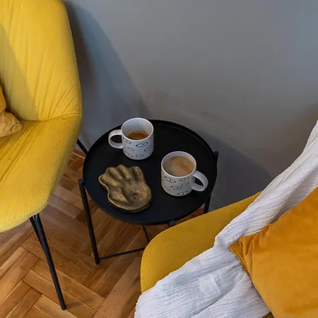 Prime Location - 2 Bd Boutique Lejlighed *