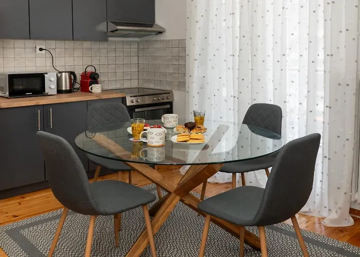 Prime Location - 2 Bd Boutique Apartman
